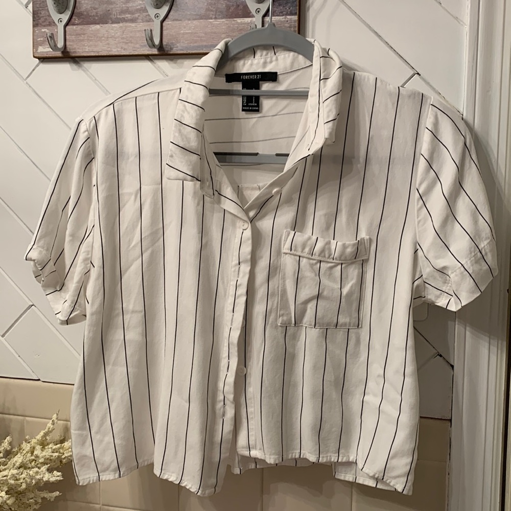 Forever 21 - Black & white striped crop top, size L